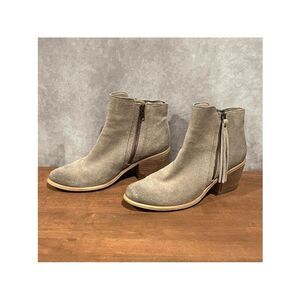 Hinge Textured Gray Suede Ankle Booties with fringe size 8.5